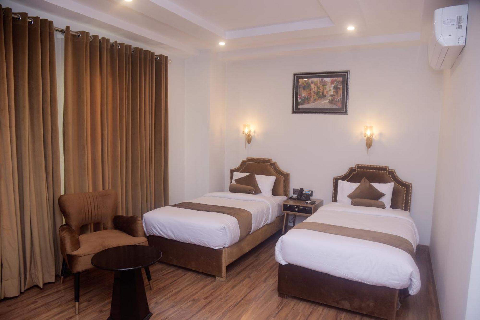 The Rich Hotel & Apartments Lahore Exterior foto