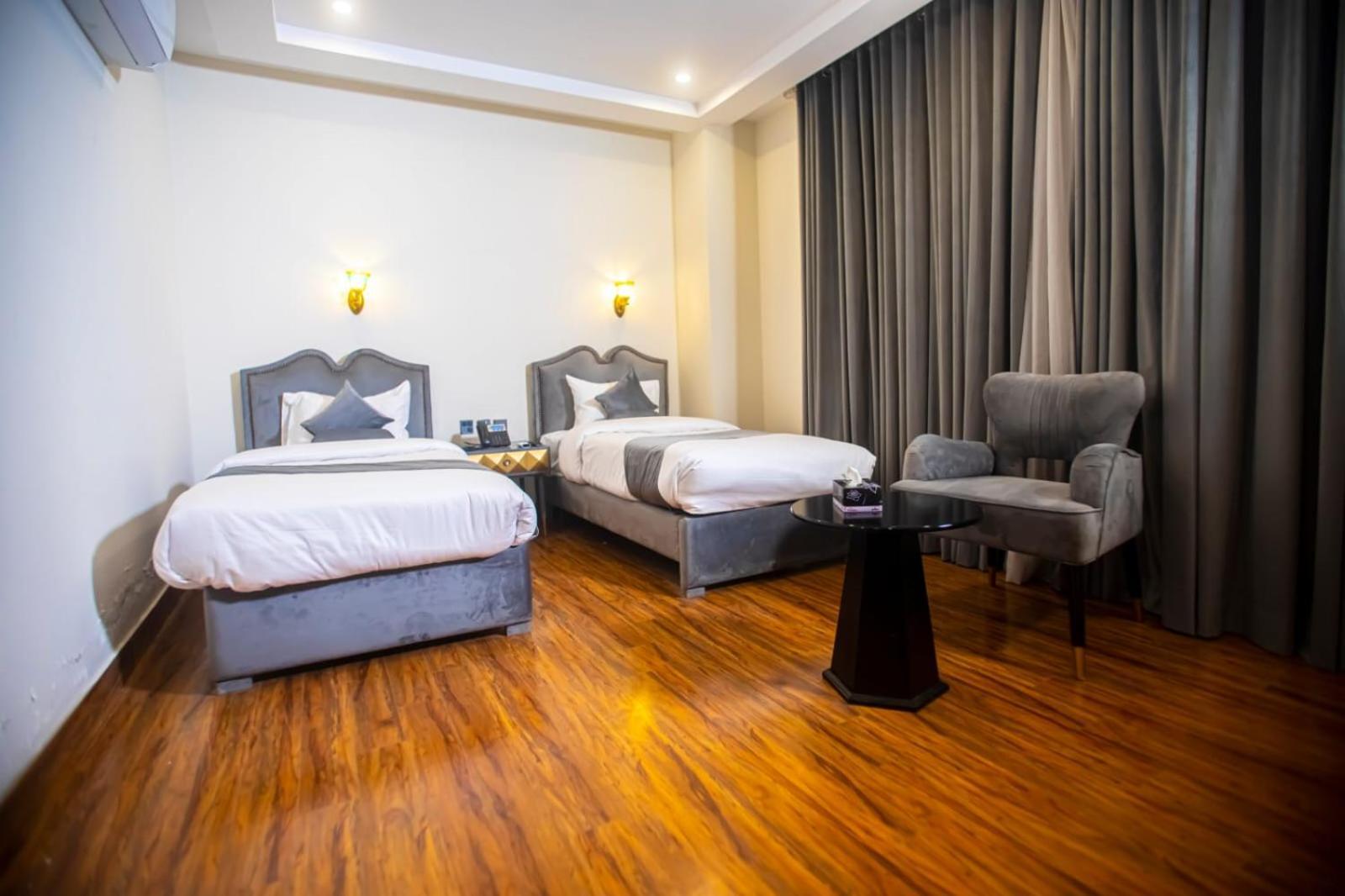 The Rich Hotel & Apartments Lahore Exterior foto