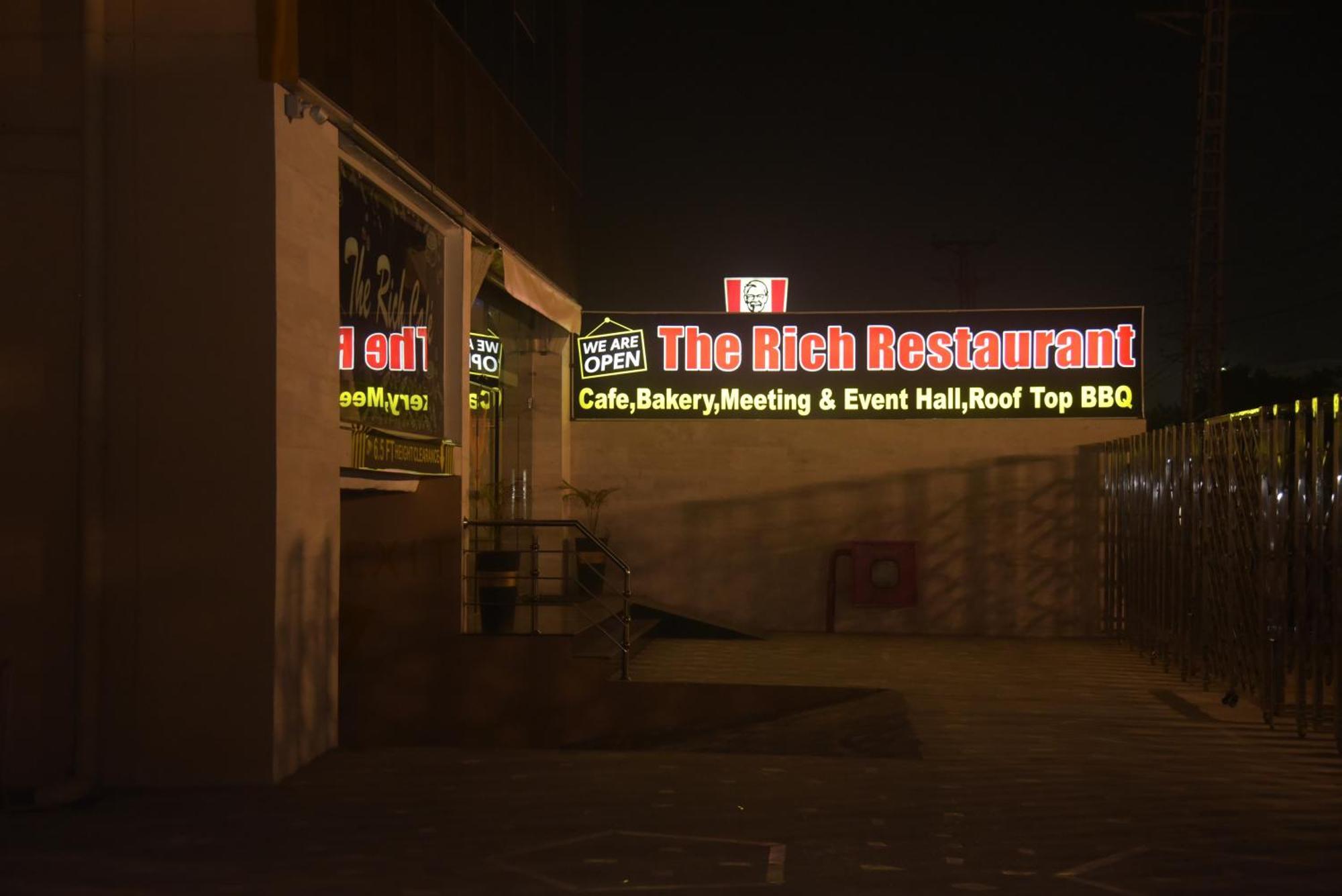 The Rich Hotel & Apartments Lahore Exterior foto